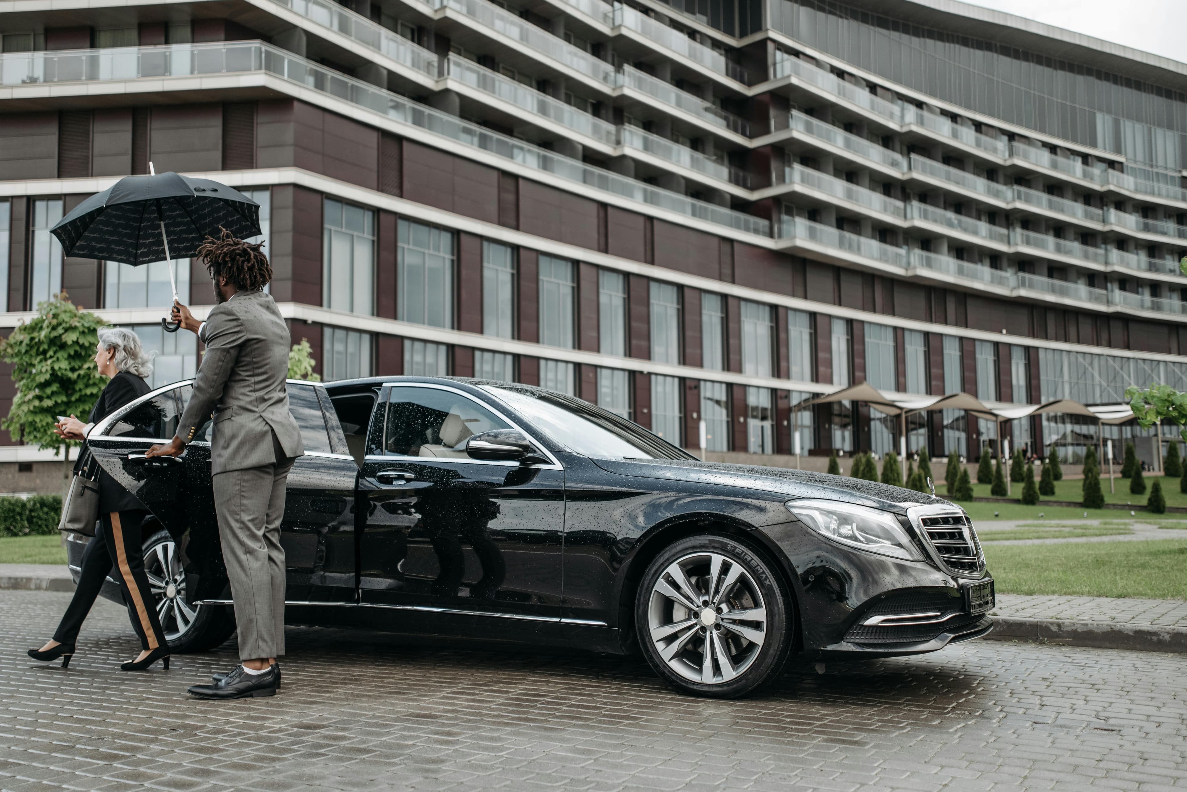 Privéchauffeur - AMDRIVE Premium Dienst - Luxe en Discrete Uw eigen wagen • Stand-by • Vanaf €26,5/uur